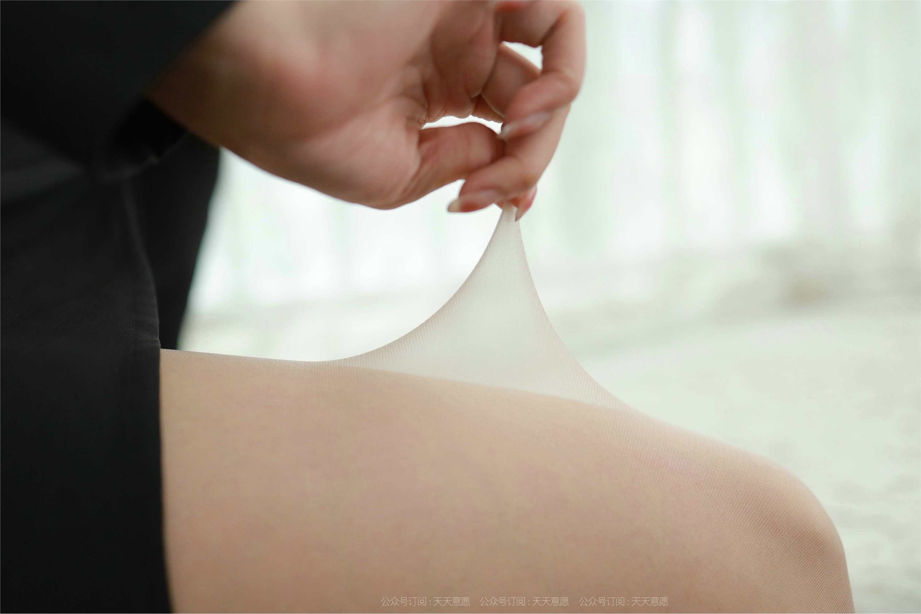 IESS异思趣向  2021.10.12 丝享家945：婉苹《姓感露肩短裙》